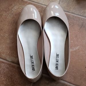 LIKE NEW Nude Flats